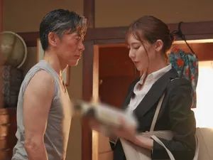 Cô em xinh đẹp mới lớn bị chị gái đồng tính cưỡng dâm